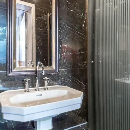Amazing Of 100m2 Near Bastille Parigi