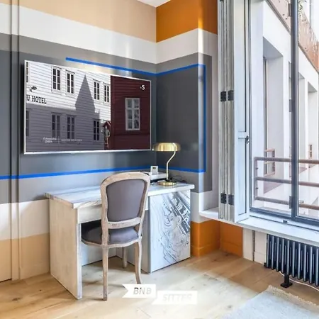 Amazing Of 100m2 Near Bastille Parigi